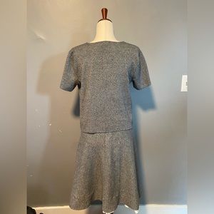Cute two piece knit skirt set. Perfect for work or a day out.